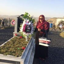 پایگاه شعر خوانی بانو آریایی (ژاله ظفری) در یوتوب آغاز به کار کرد!